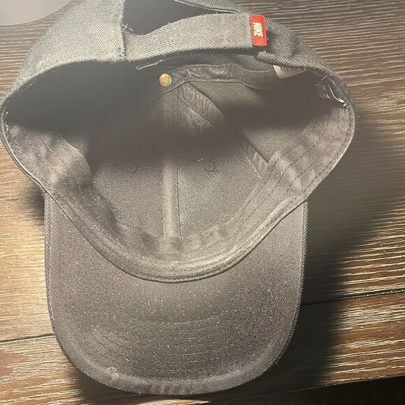Nike Black Minimalist Hat with Swoosh Logo - Picture 4 of 5